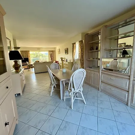 Daire Lovely Spacious Nest With Pool *