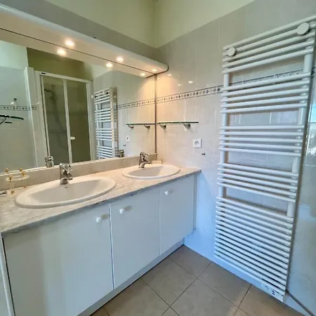 Apartment Lovely Spacious Nest With Pool