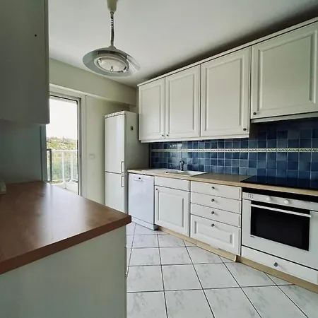 Lovely Spacious Nest With Pool Apartment